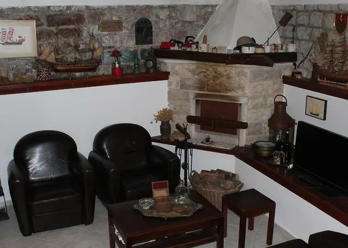 Mama's & Papa's House