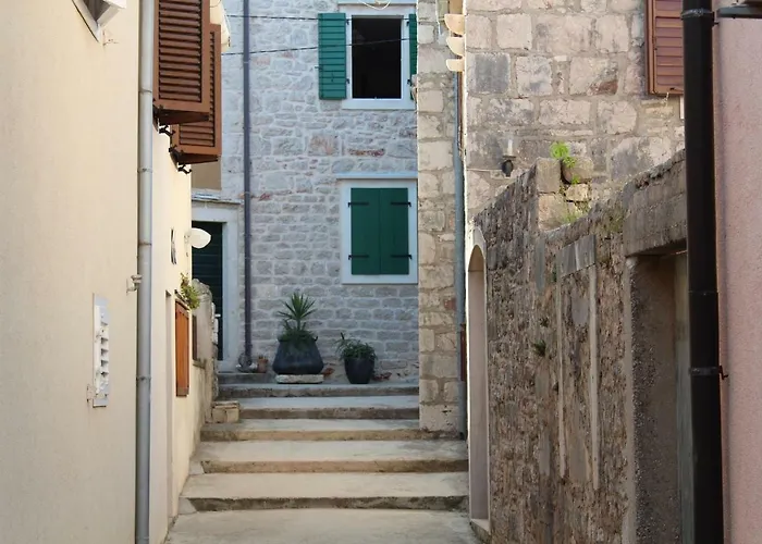Mama's & Papa's House
