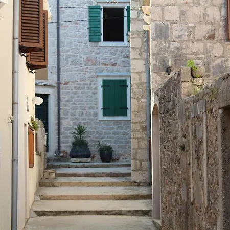 Mama's & Papa's House